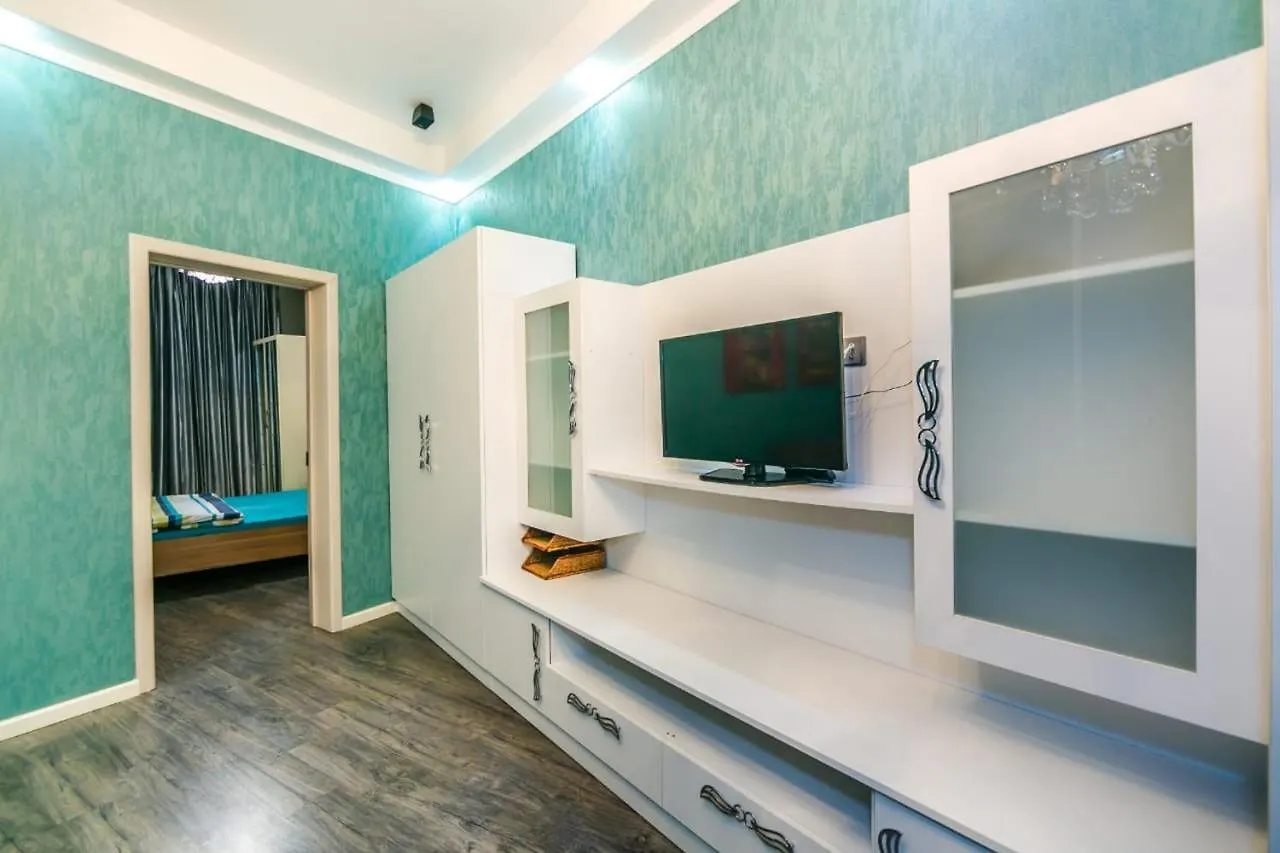 Apartment Near Nizami Street And Boulevard Baku 0*,
